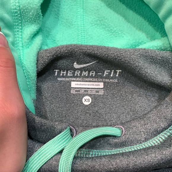 Nike sweatshirt size (xs) fits more like a small. - Picture 3 of 3